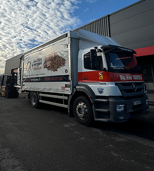 Camion de livraison de granulés Bertelé
