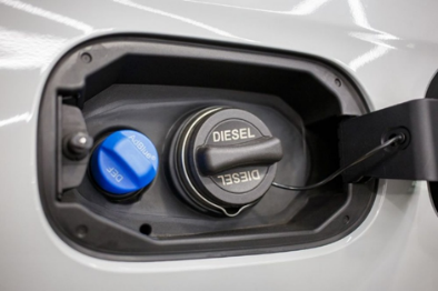 Trappe de carburant diesel avec bouchon AdBlue