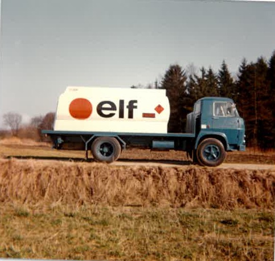 Premier camion Fiat de 1969 avec citerne Elf