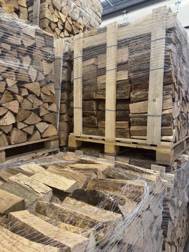 Bûches de bois de 33 cm sur palette